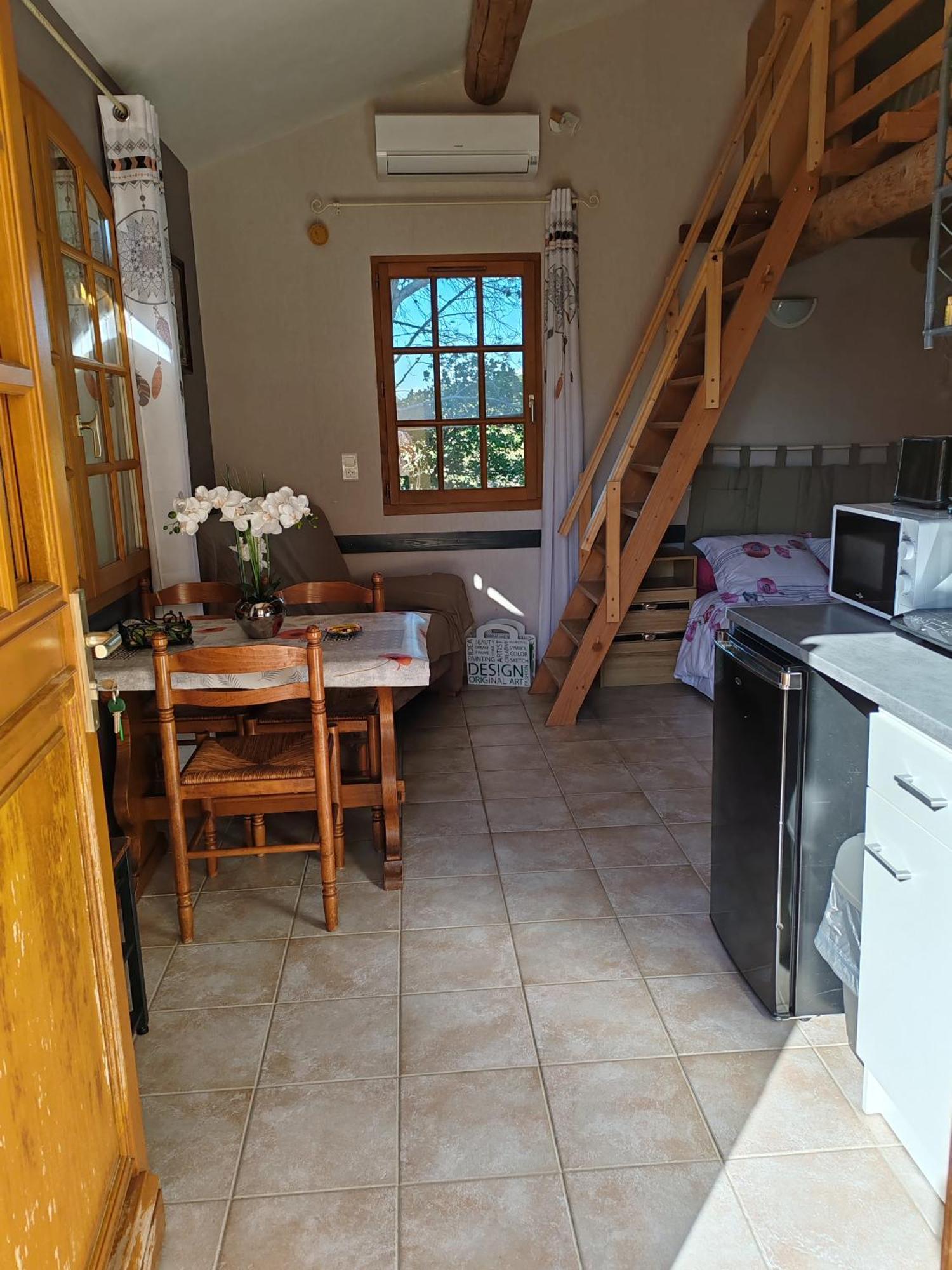 Studio Meuble Independant Chez L'Habitant Uchaux Dış mekan fotoğraf