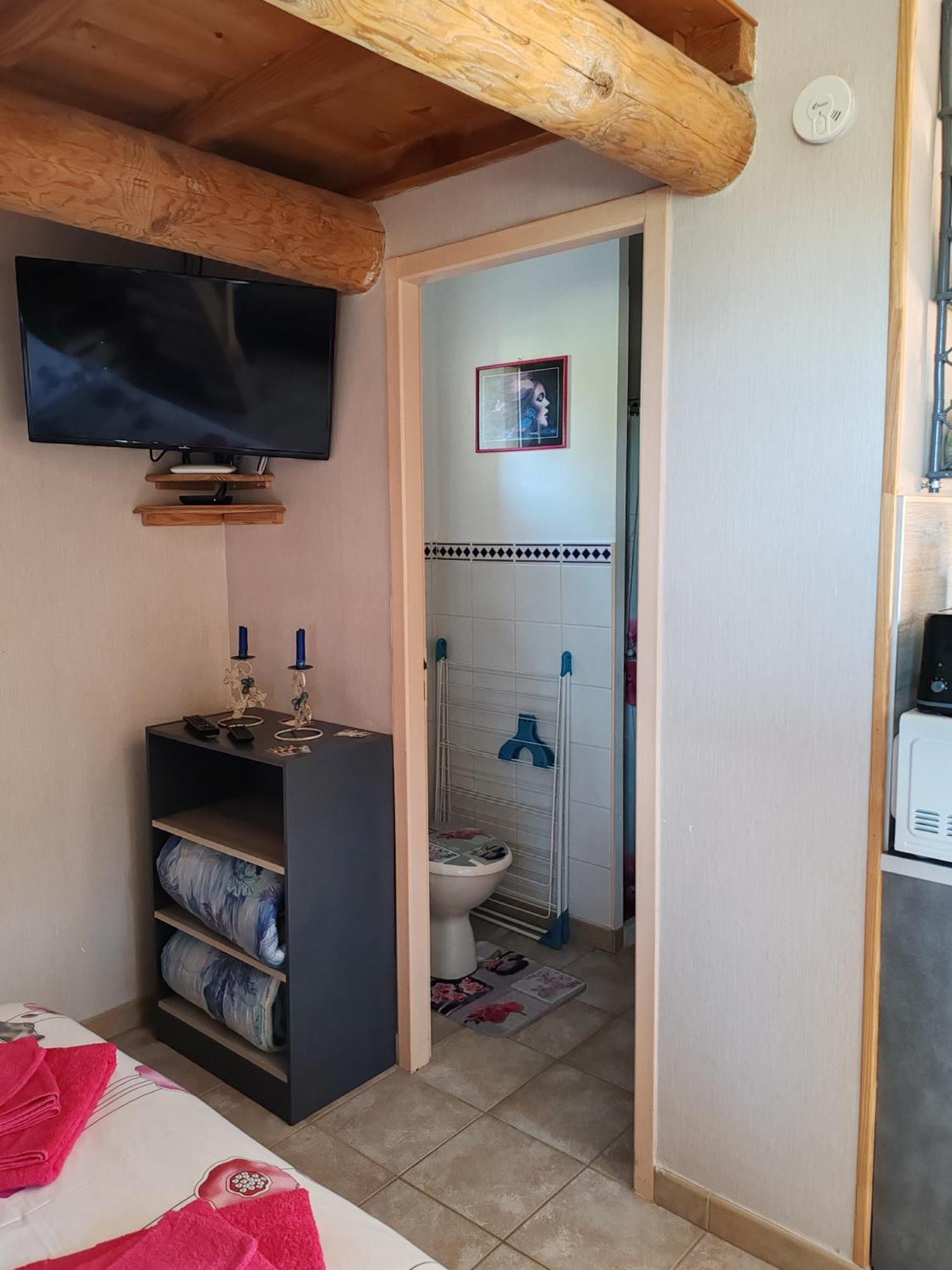 Studio Meuble Independant Chez L'Habitant Uchaux Dış mekan fotoğraf
